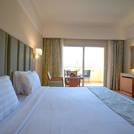 فندق سرينيتي فن ستي خليج مقادي المظهر الخارجي الصورة A room at the hotel